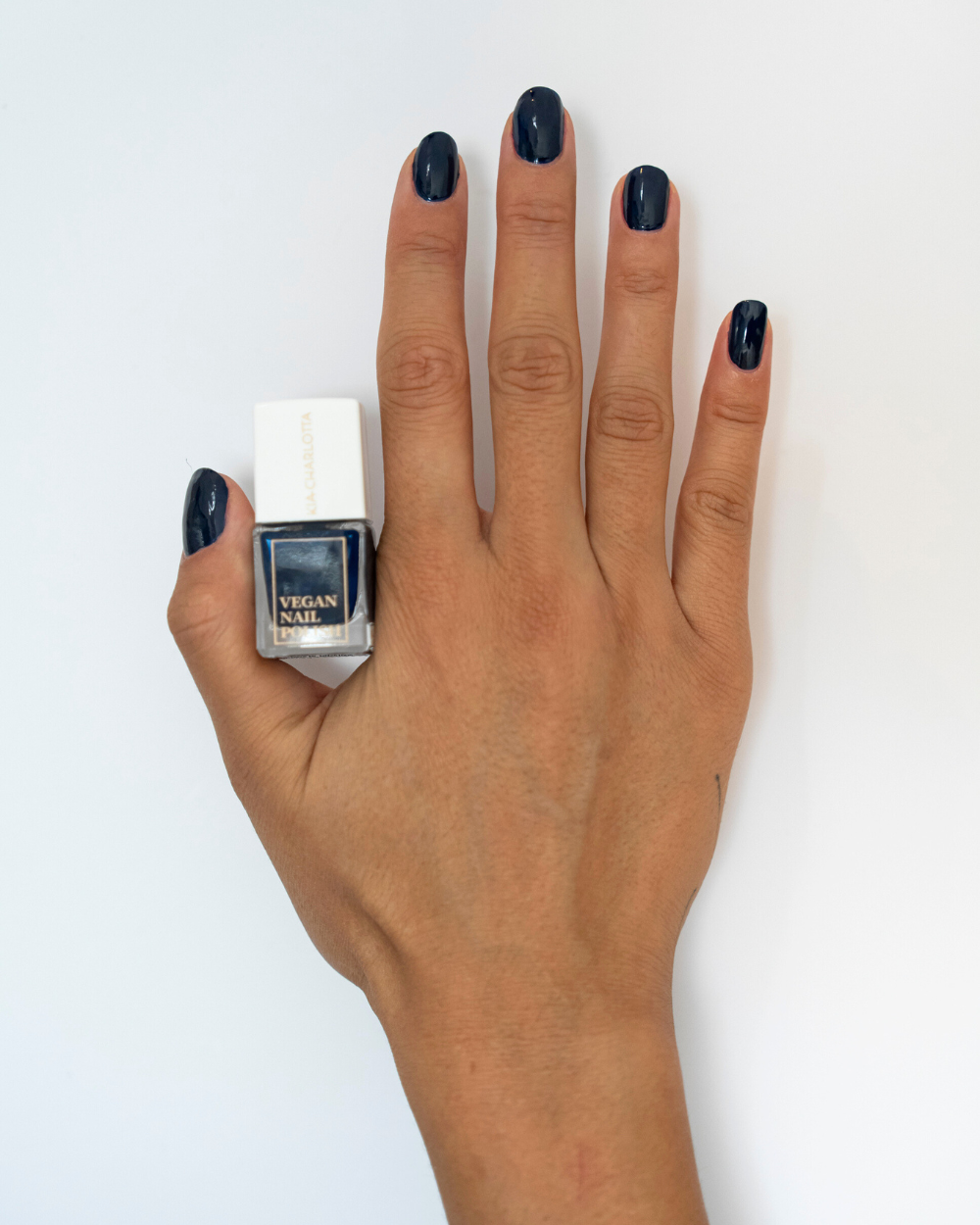 Nagellack Royal – Farbe am Nagel, vegan