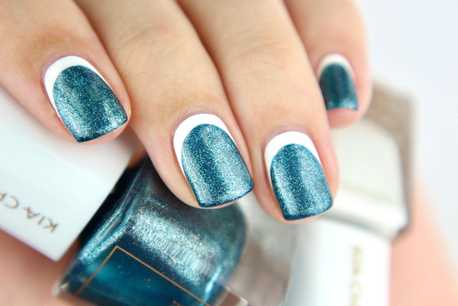 Nail Art Design im reverse French-Look