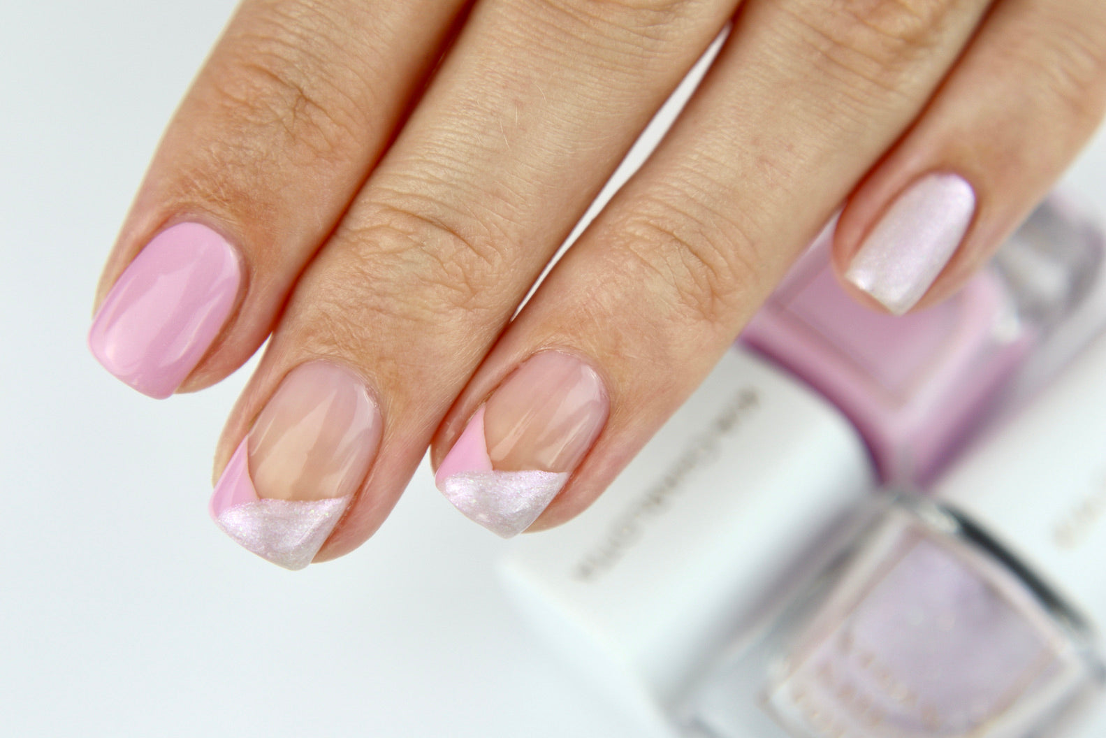 Geometrisches Frühlings Nail Art Design