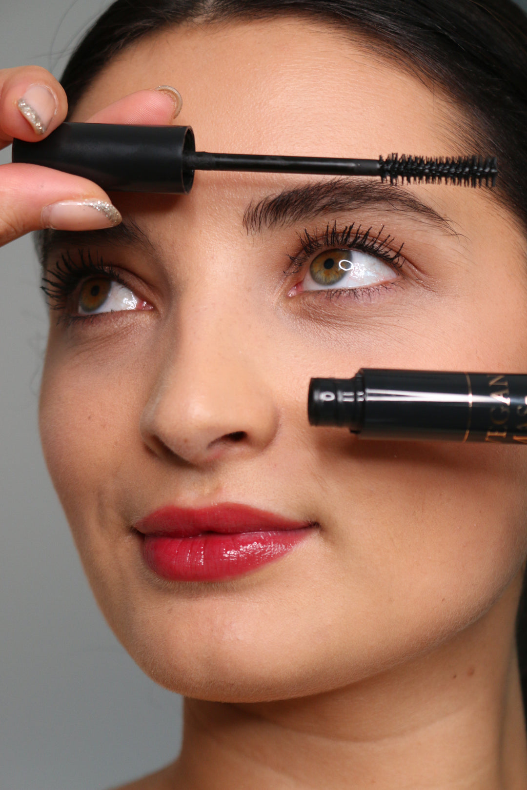 Wie trägt man eine Mascara richtig auf?